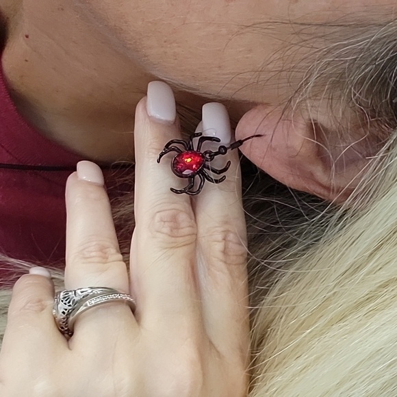 GOTH SPIDER SPARKLE EARRINGS - Picture 4 of 7